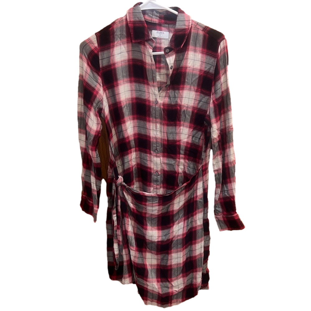 UNTUCKit Red and Black Plaid Shirt SZ 6